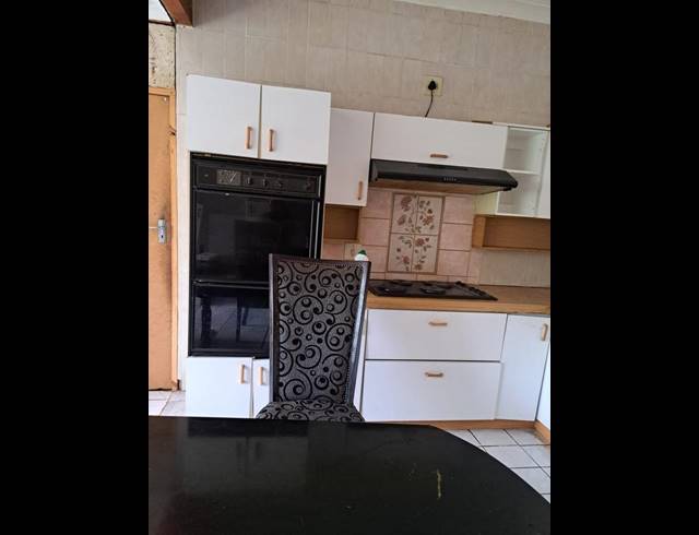 2 BEDROOM PROPERTY TO RENT IN BEZUIDENHOUT VALLEY